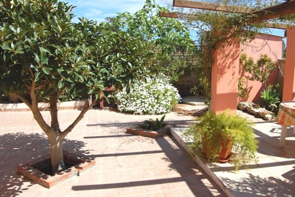 לינה וארוחת בוקר ארנלה Il Mirto E La Rosa מראה חיצוני תמונה